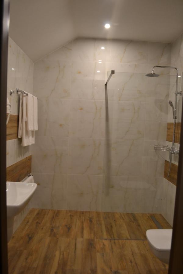 Optima Collection Bergshloss Rivne Exterior photo