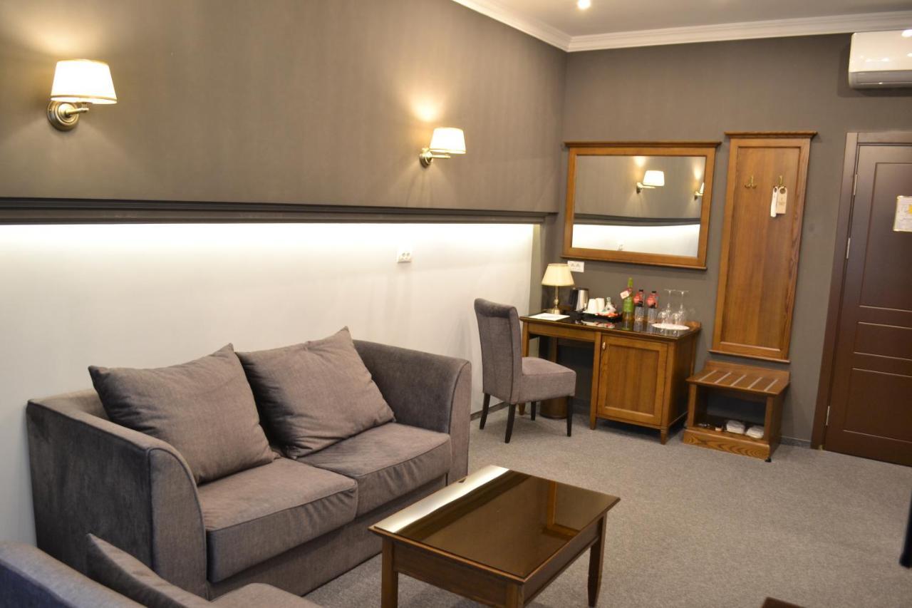 Optima Collection Bergshloss Rivne Exterior photo